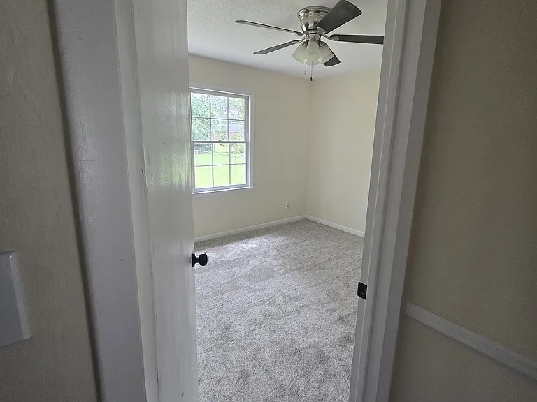 703 Zircon Ct — Photo 4