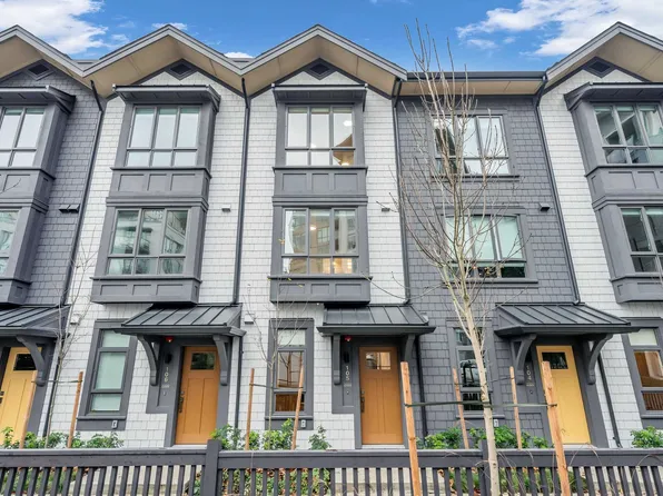 2320 Emery Ct #105, North Vancouver, BC V7J 0E5