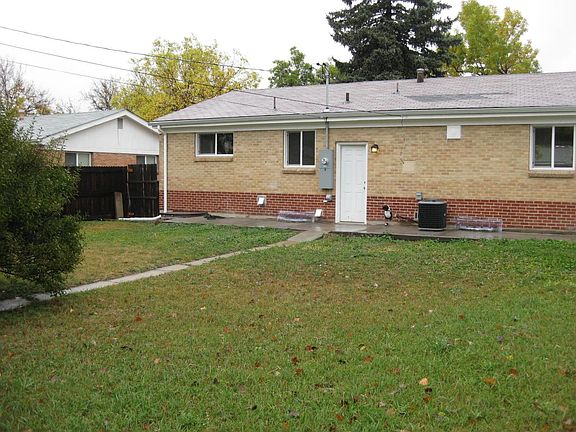 Back yard, central air, fenced yard.