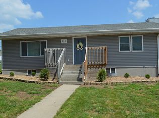 206 Nichols St, Pickrell, NE 68422