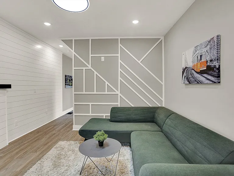 1117 E Naomi St — Photo 3