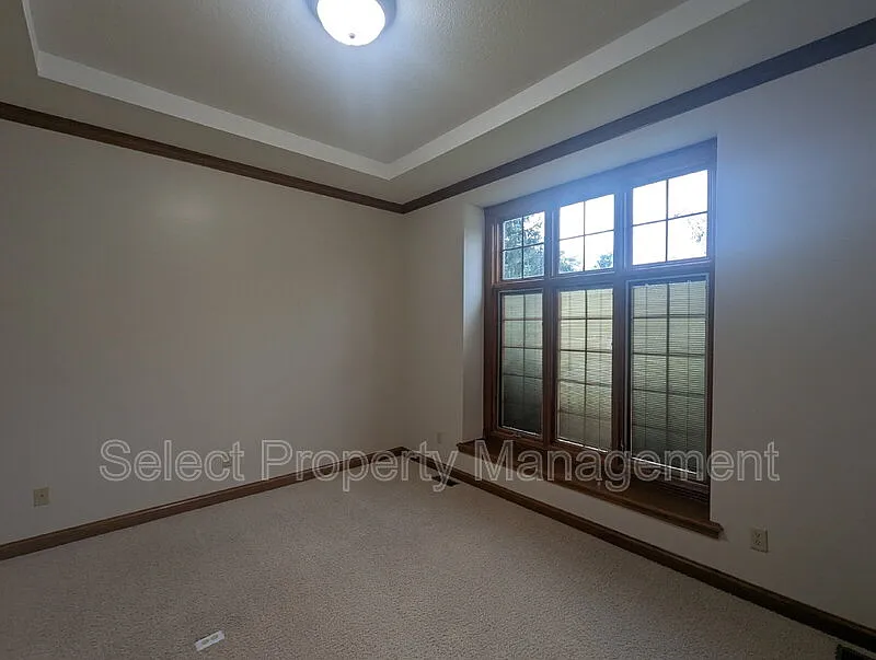 4 bed, 3.5 bath, 3695 sqft, $2,699 — Photo 3
