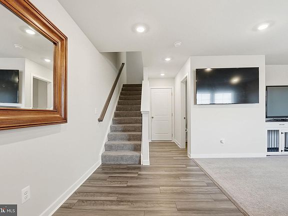 3rd image of 20131 Stonehaven Ave