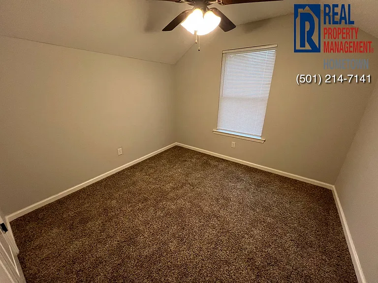 226 E Maple St — Photo 10