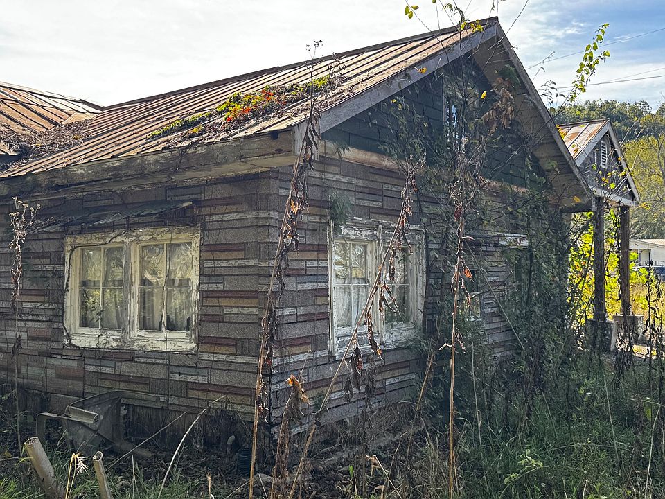 19th image of 2210 N Hurricane Creek Rd