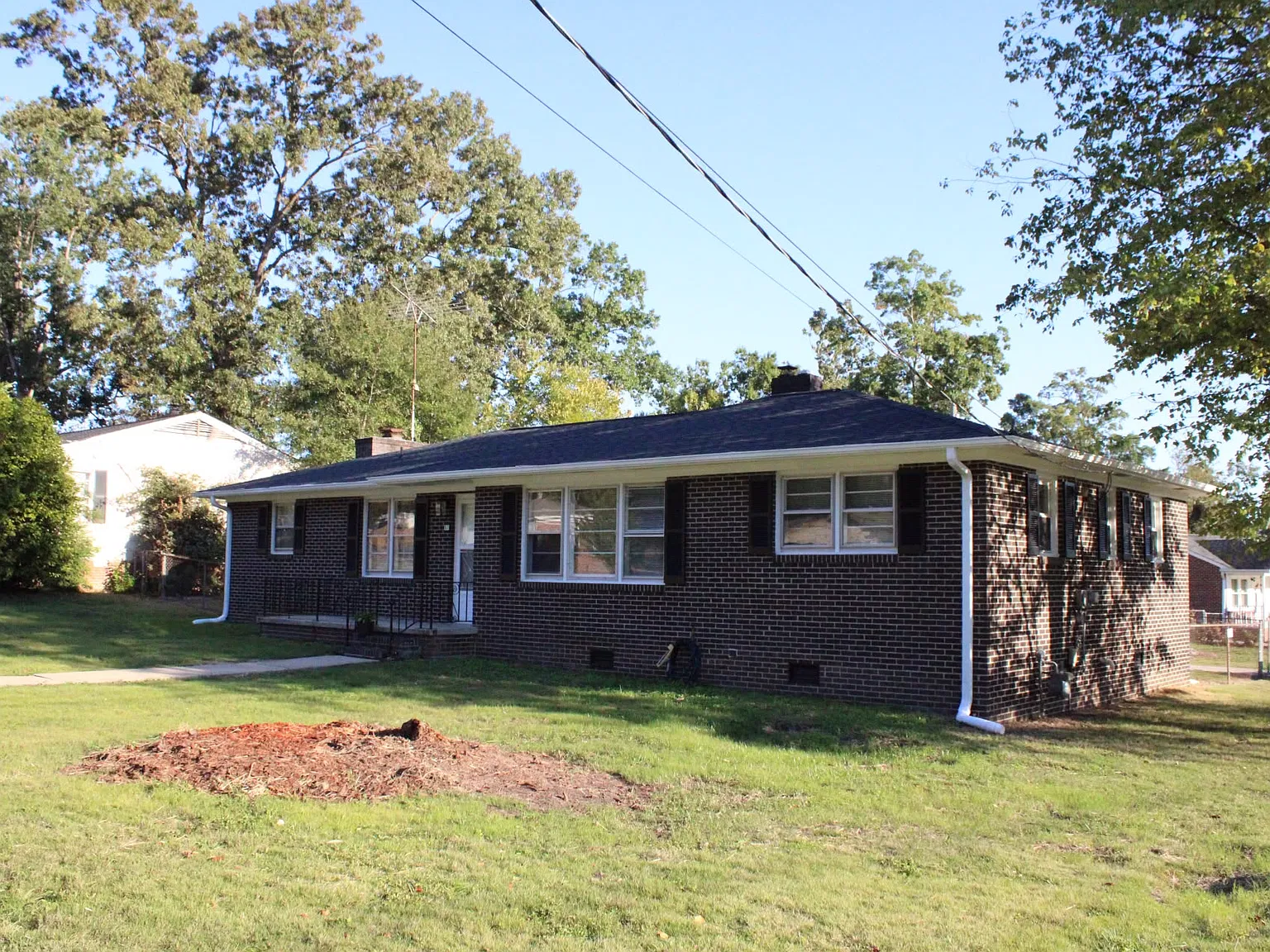 3 bed, 1.5 bath, 1501 sqft, $1,800 — Photo 2