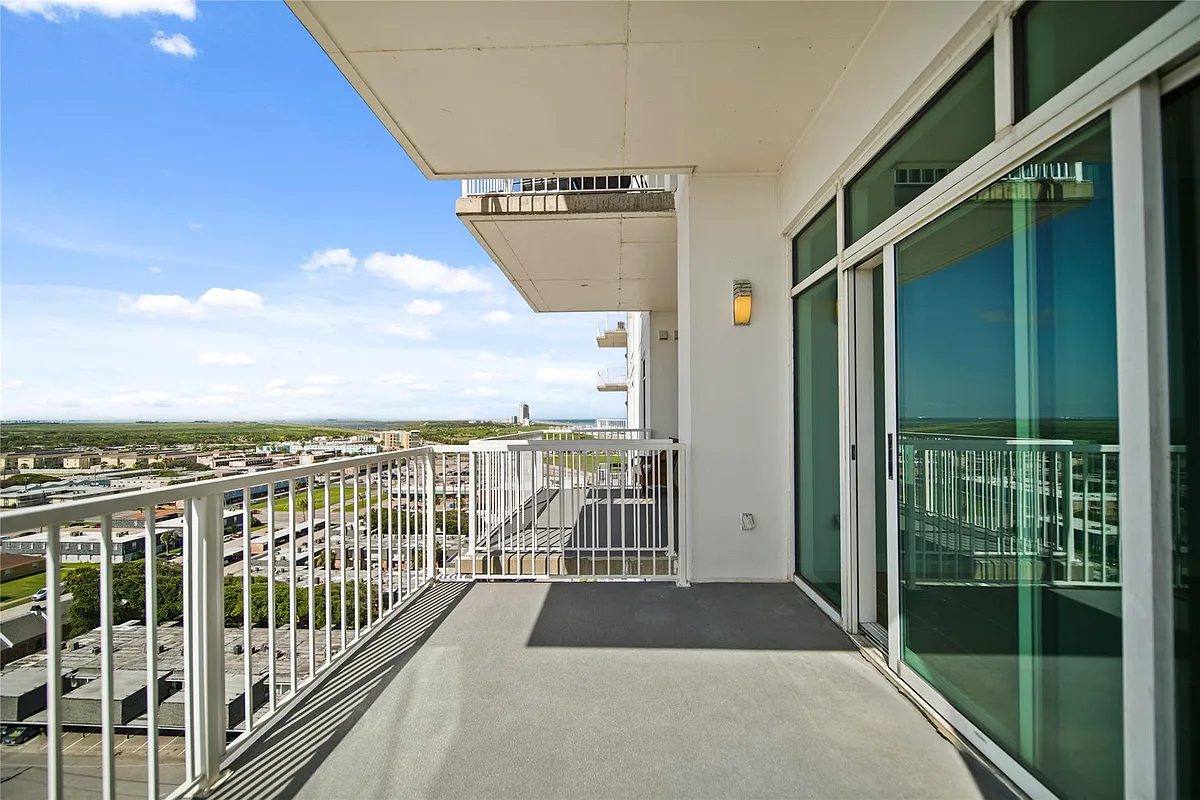 Building Photo - 500 Seawall Blvd #1104