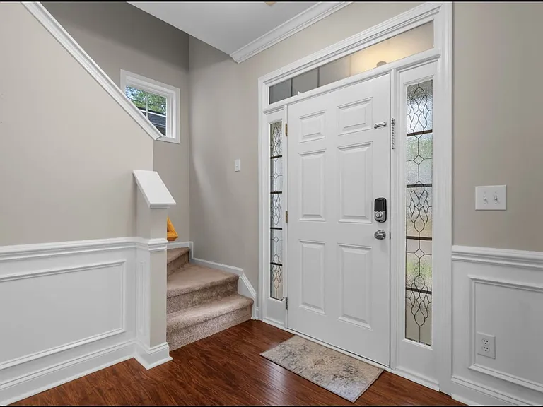 10060 Switchyard Dr — Photo 2