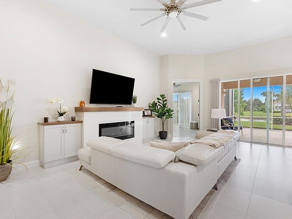3rd image of 5110 Formosa Creek