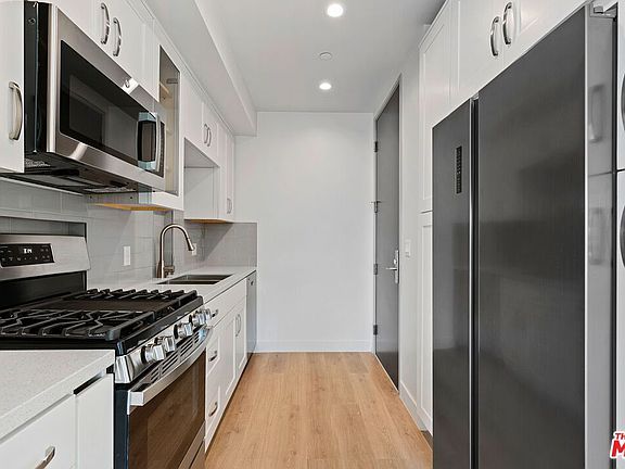 5th image of 2336 Westwood Blvd #320