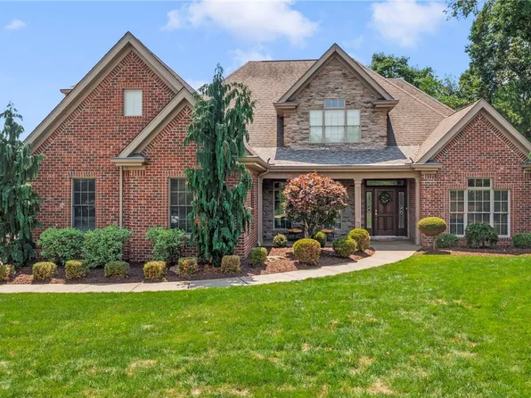 402 Ironwood Dr, Canonsburg, PA 15317