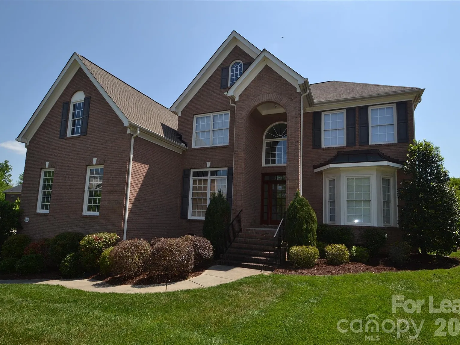 4 bed, 3.5 bath, 3632 sqft, $3,200 — Photo 2