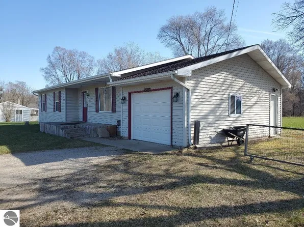 1525 S Leaton Rd, Mount Pleasant, MI 48858