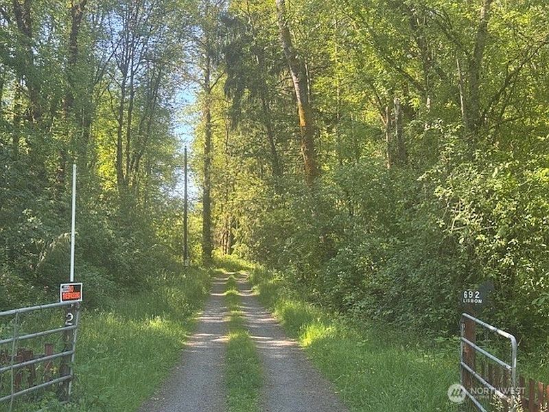 5th image of 692 24 Burchett Road