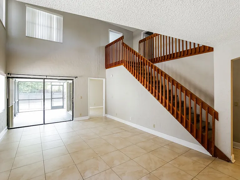 578 Lakeside Cir — Photo 5