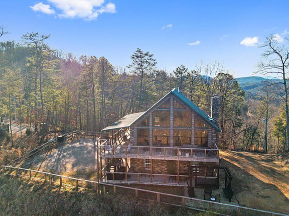 3rd image of 1535 Mountain Trail Ln