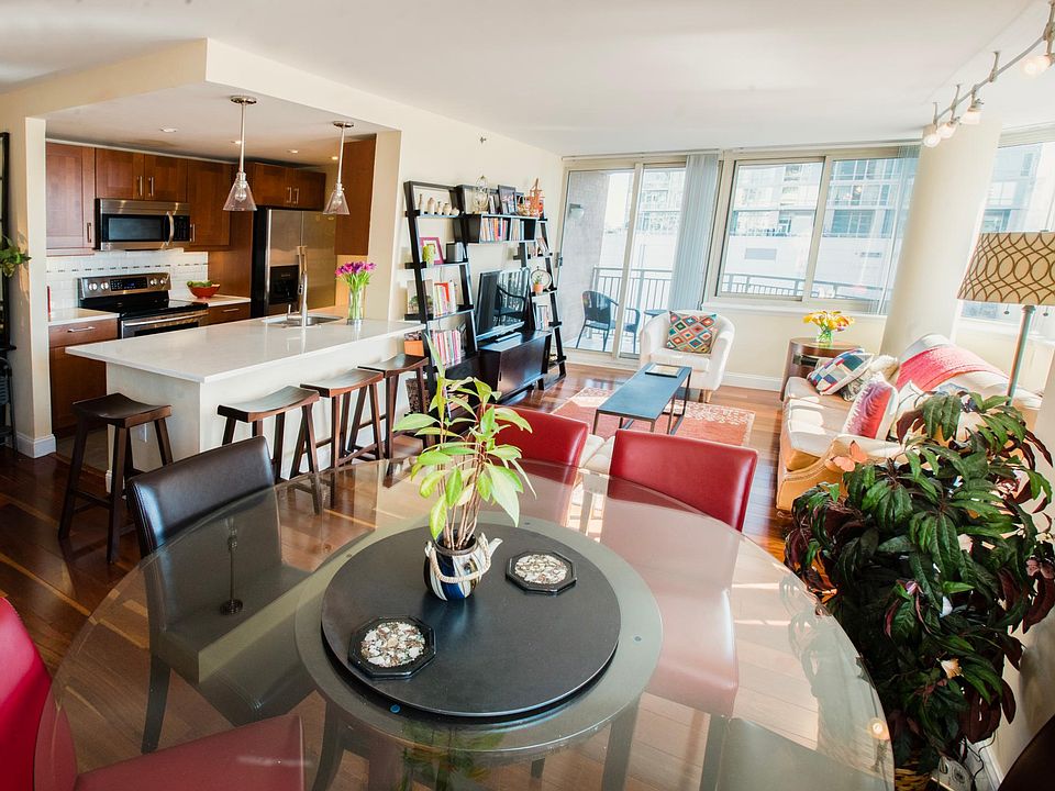 Sun filled living & dining room, windows