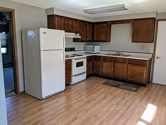 2nd image of 801 Park Dr