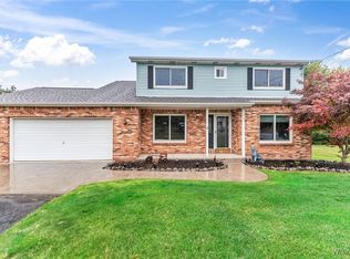 2170 Meadow Ln, Grand Island, NY 14072