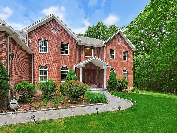 2nd image of 23 Goodnow Ln