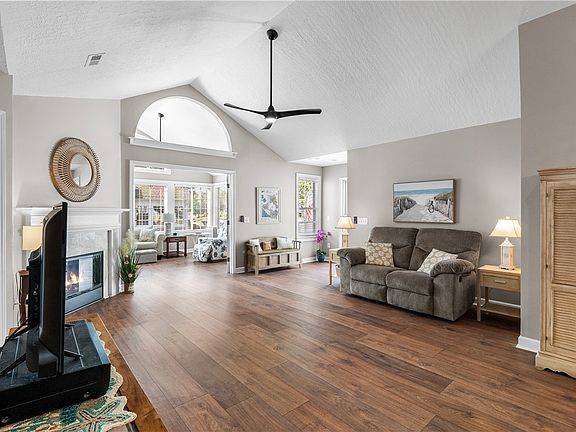 5th image of 92 Fudora Cir