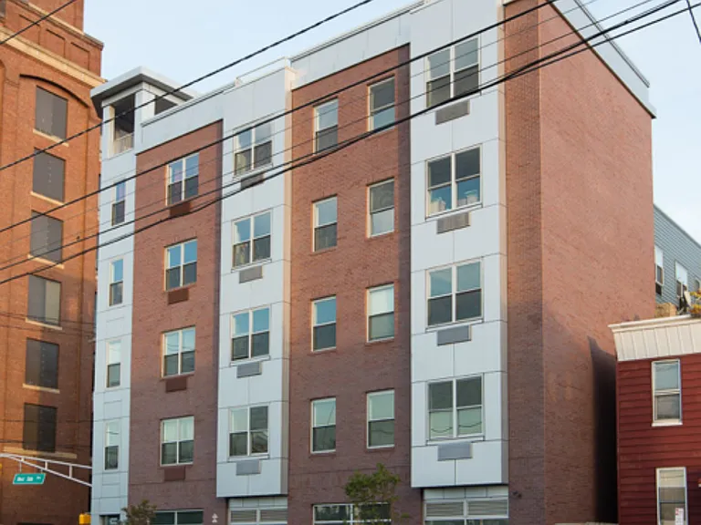 366 West Side — Photo 10