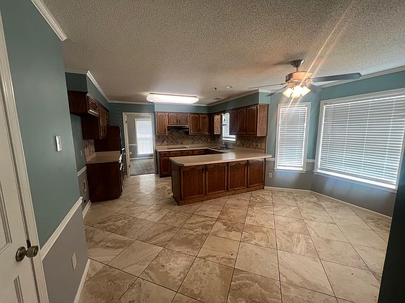 3rd image of 6241 Saint Elmo Rd