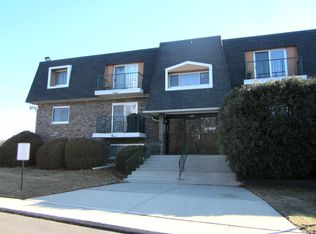 3849 N Parkway Dr APT 2B, Northbrook, IL 60062