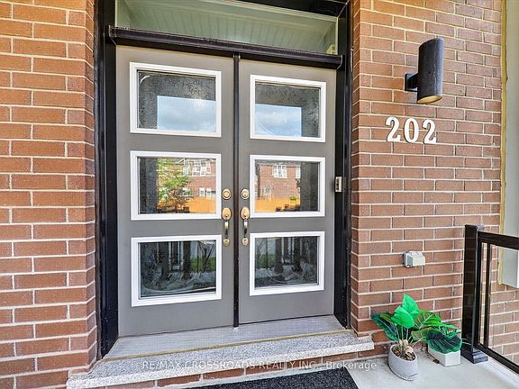 4th image of 202 Webb St