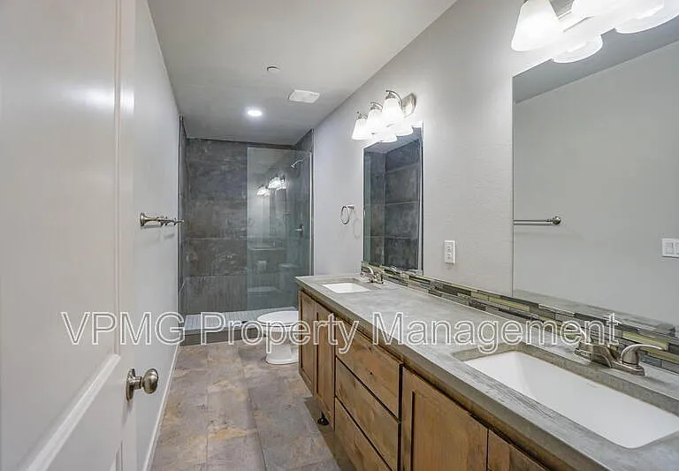 137 N 44th Pl — Photo 16