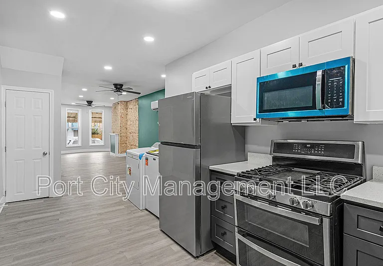 1806 Aiken St — Photo 12