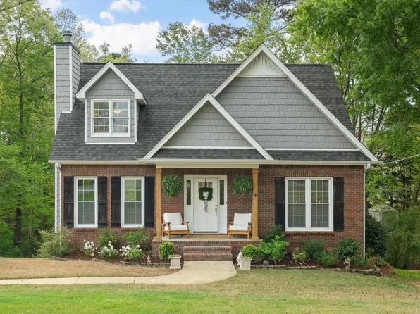 643 Oak Dr E, Trussville, AL 35173