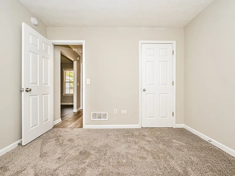 120 Sampson Ct — Photo 13