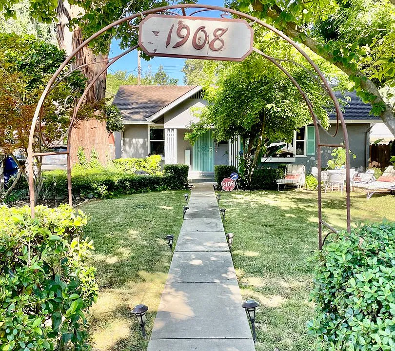 1908 42nd St
