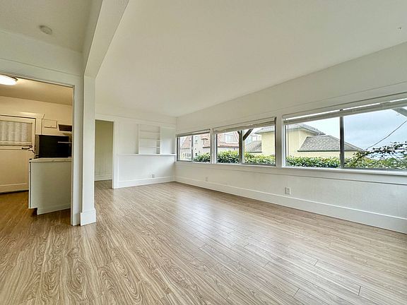 4th image of 412 35th Ave S #1B-1BA-980SQFT
