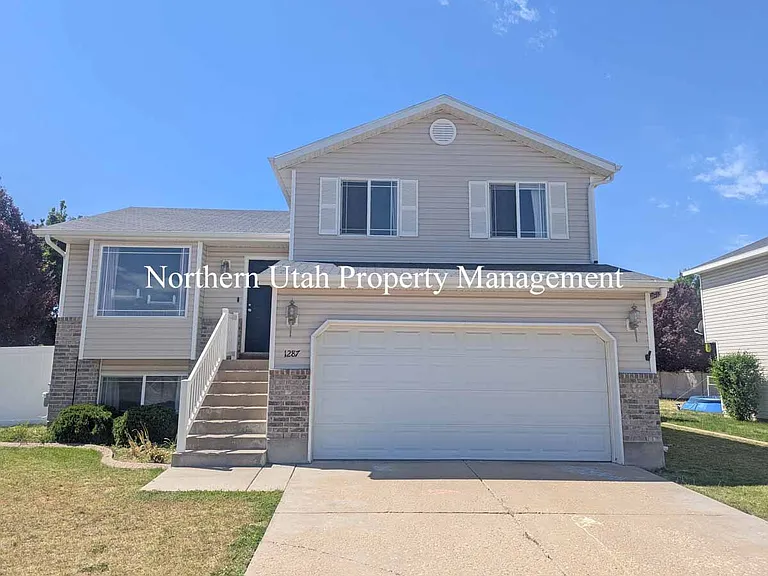 1287 W 2000 N — Photo 1