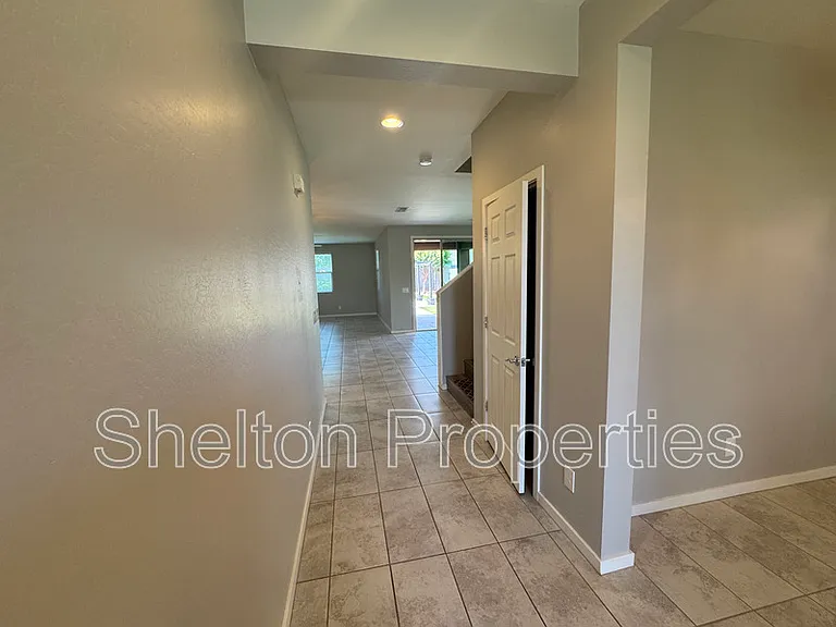 18787 W Yucatan Dr — Photo 4