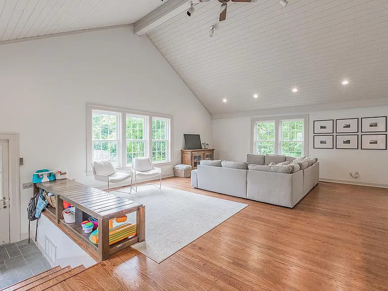 3825 Mission View Ave — Photo 3