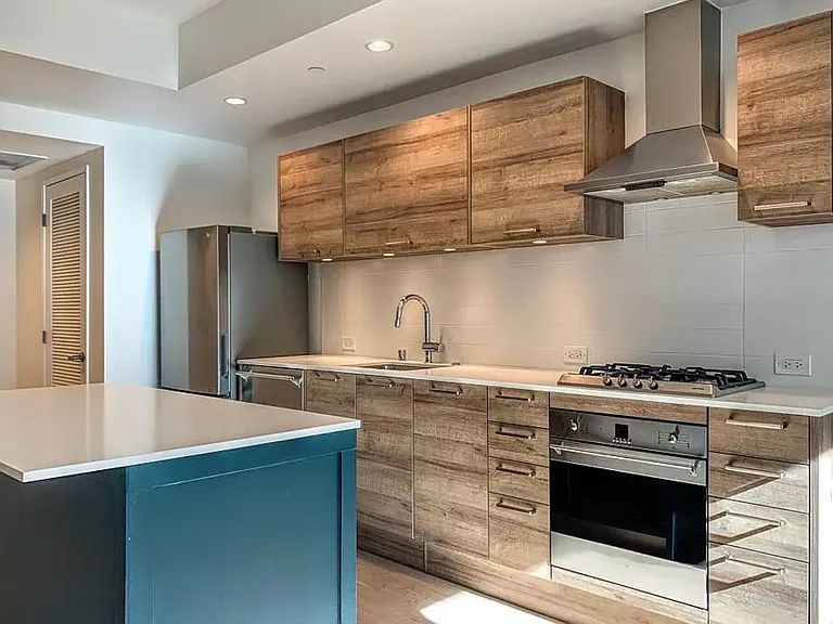 1075 Market St #409 — Photo 3