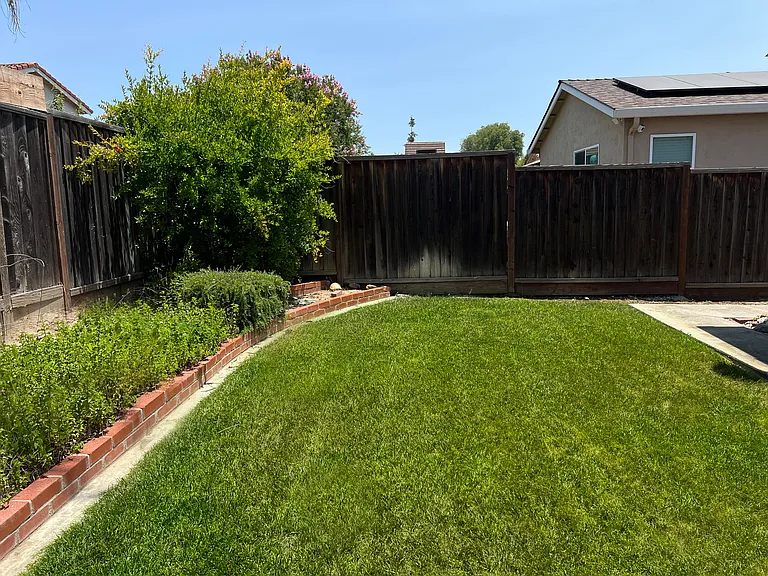 341 Avenida Pinos — Photo 2