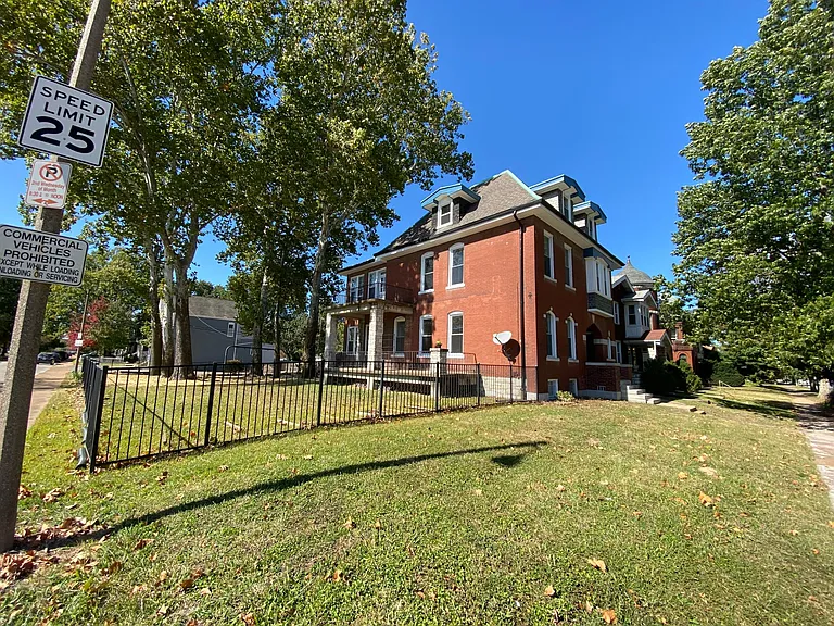 2737 S Kingshighway Blvd #A — Photo 36