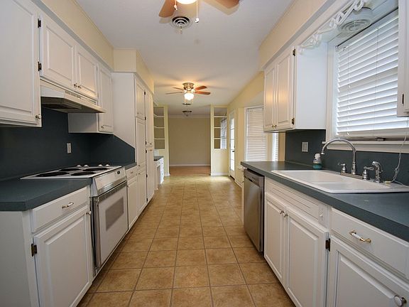 5th image of 709 Westwood Dr