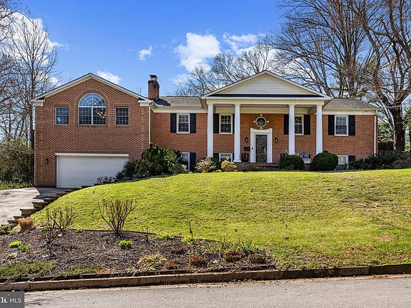 2nd image of 8416 W Boulevard Dr
