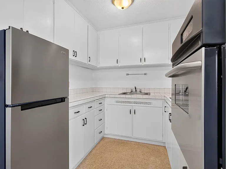 Shore View Apartments — Photo 14