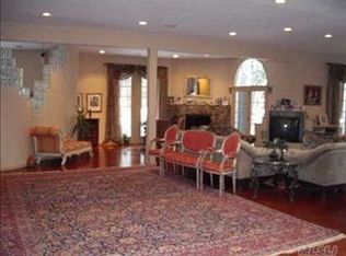 240 Berry Hill Rd, Syosset, NY 11791