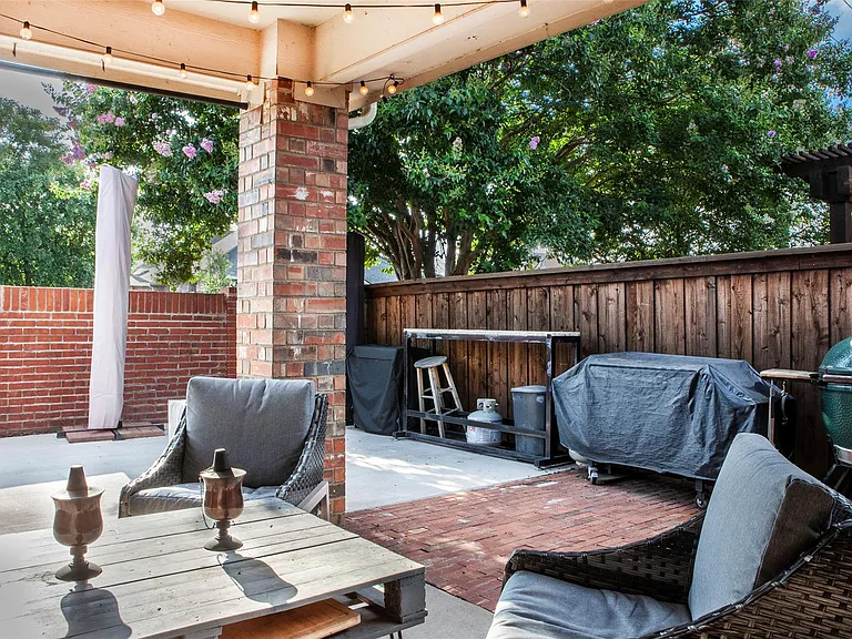 1796 Barton Springs Dr — Photo 17