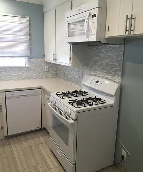 650 Levering Ave — Photo 5
