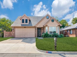6008 Meadowdale Rd, Arlington, TX 76017