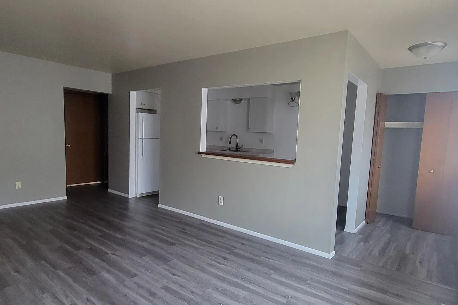 2 bed, 585 sqft, $1,000 — Photo 3