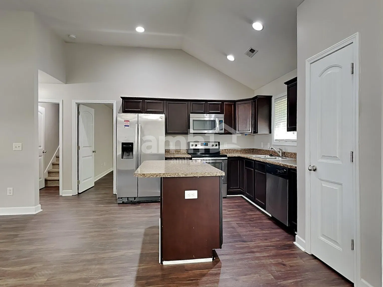 3 bed, 2.0 bath, 1700 sqft, $2,005 — Photo 3